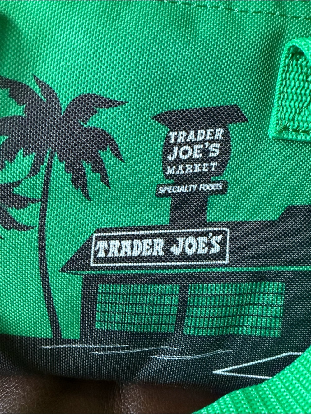 Trader Joe’s Limited Edition Emerald Insulated Mini Lunch Bag - Picture 2 of 12